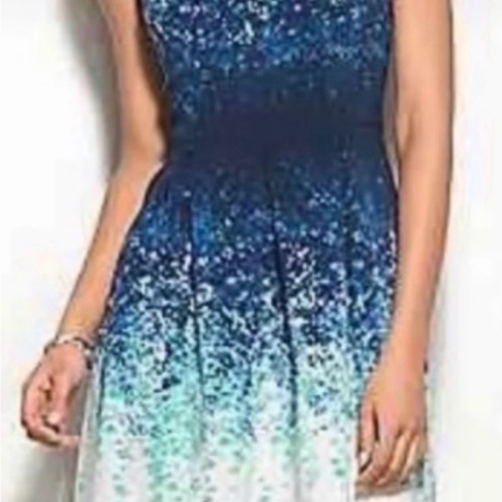 Elegant Blue and White Gradient Midi Dress